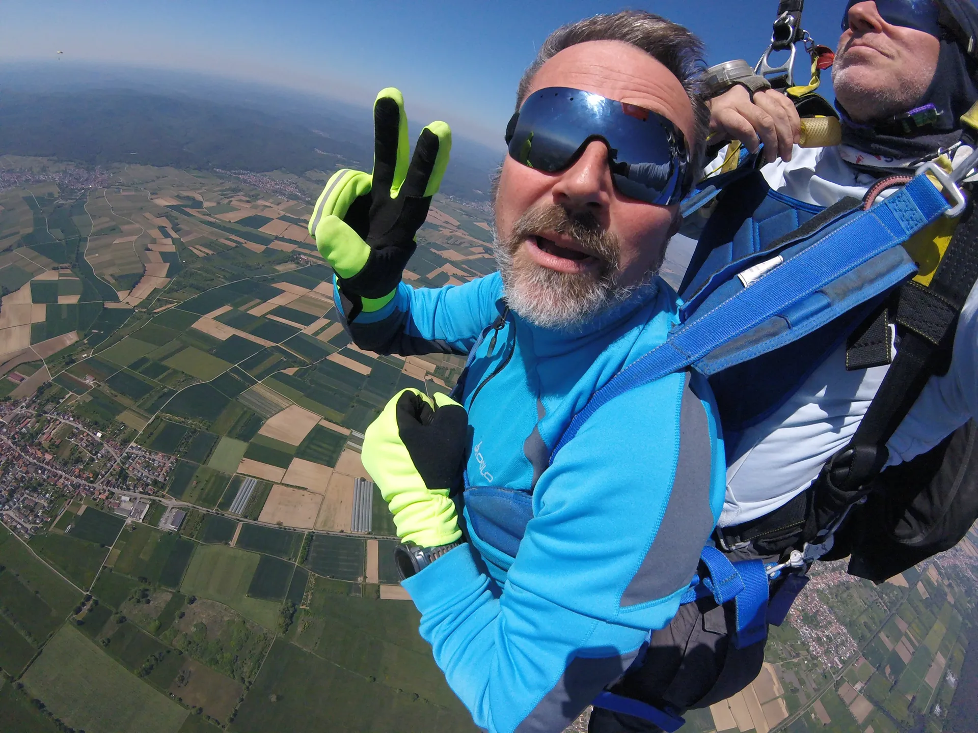 G0018924 parachute-01a